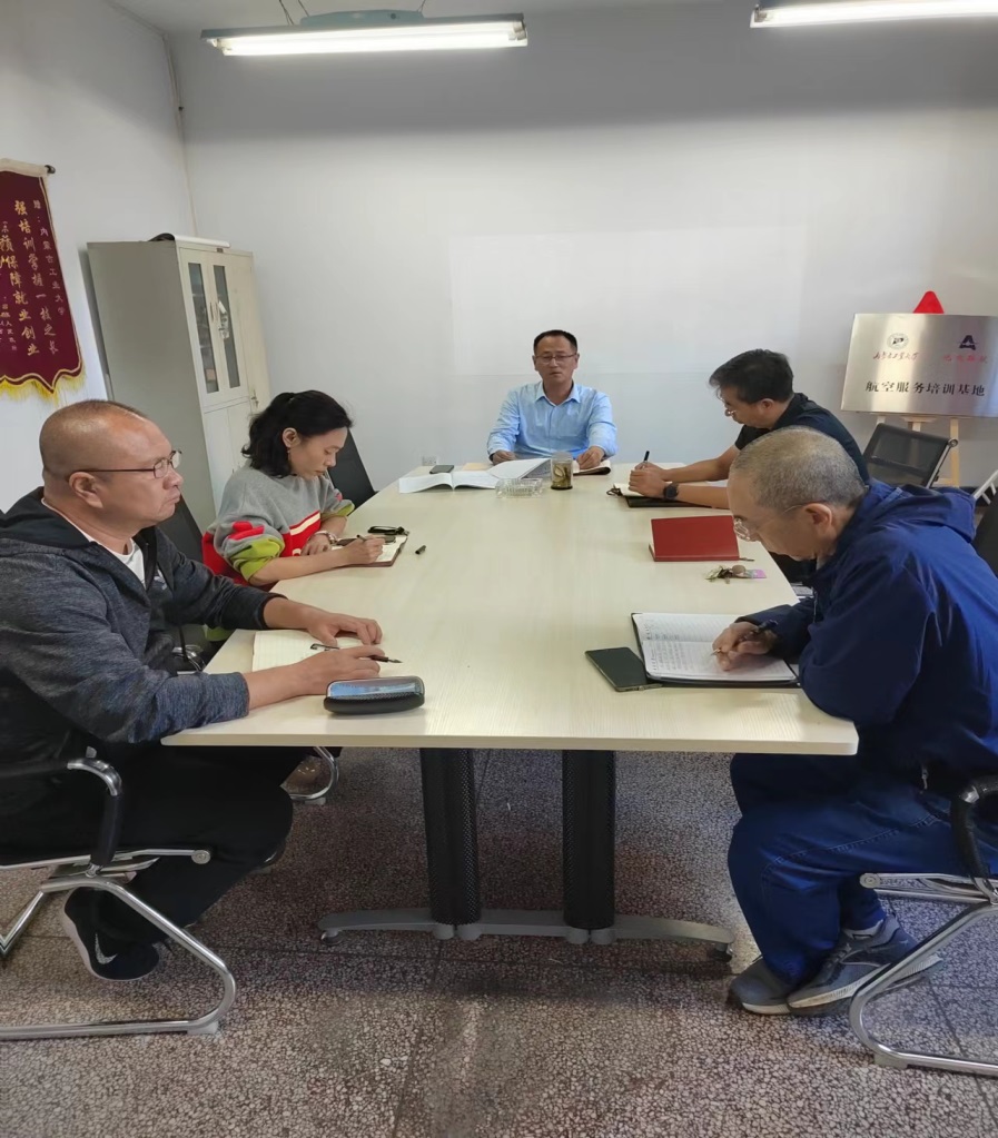 说明: F:\9-公司新闻报道\王清华.jpg